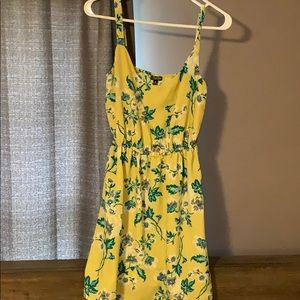 Floral yellow sundress 💐